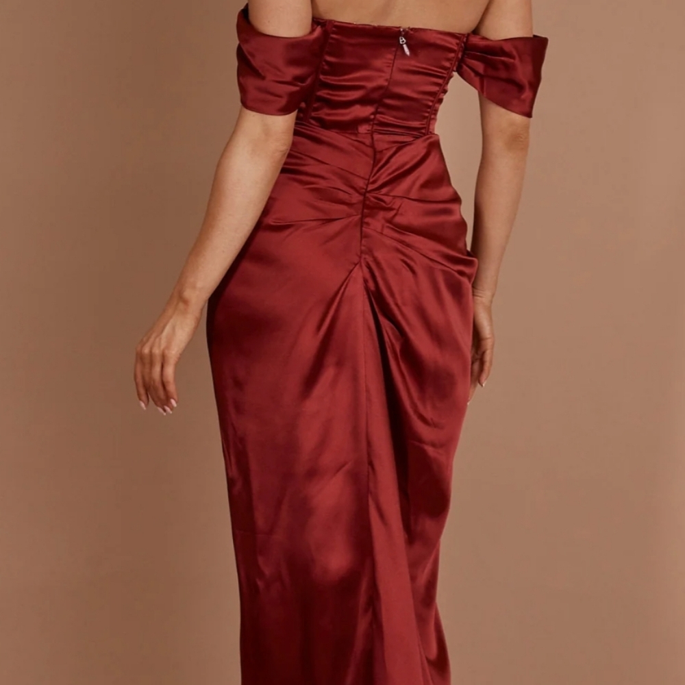 Sold Selfie LeslieMariesa Plunging Neckline Dress Red - Picture 5 of 12